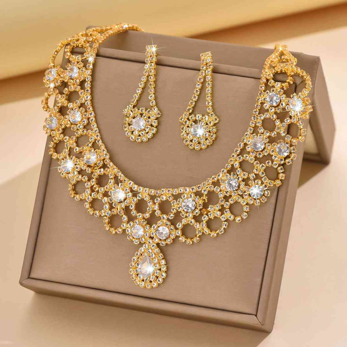 Elegant Women’s Necklace Set Bag - Image 1